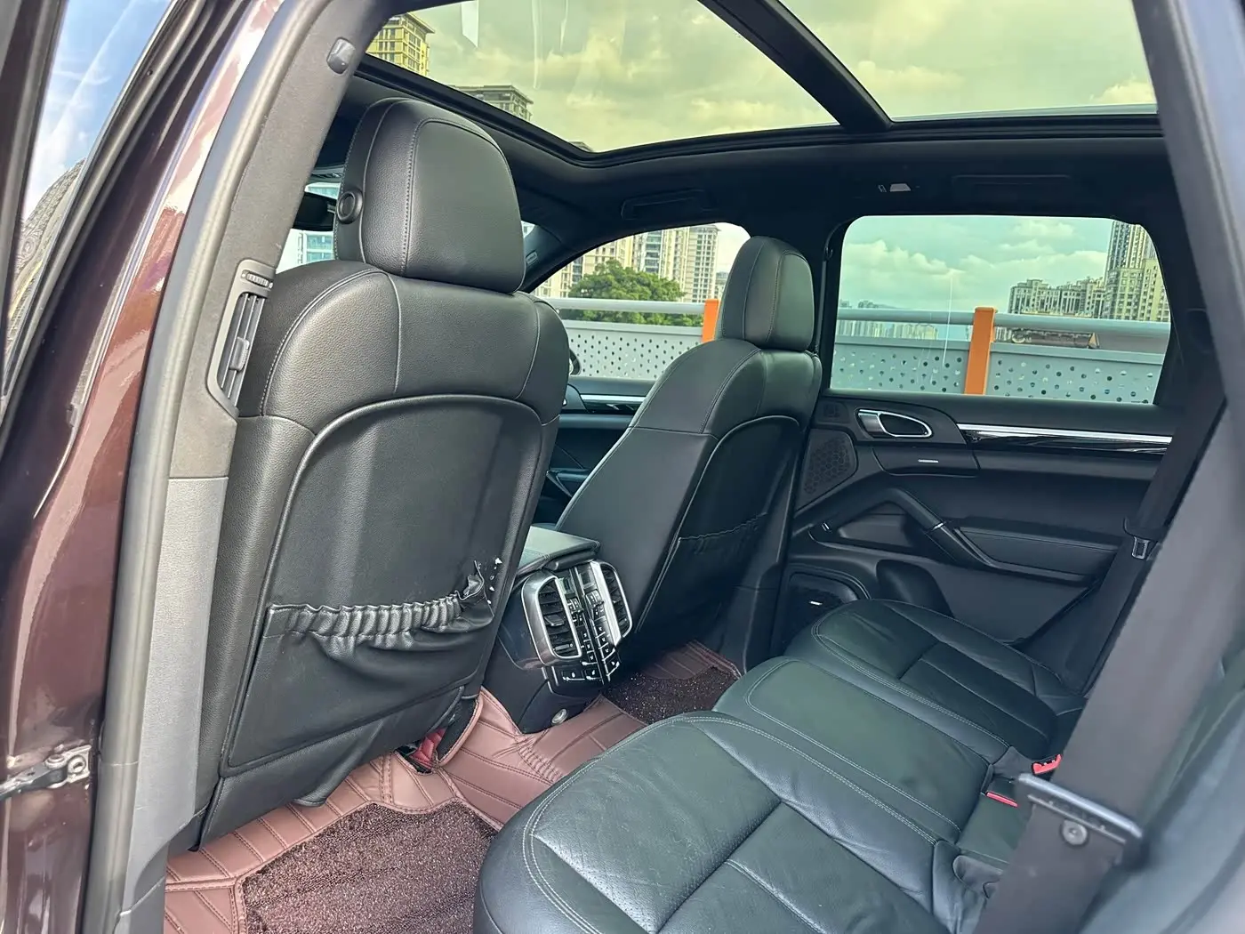Porsche Cayenne 2015 — Photo 7/15