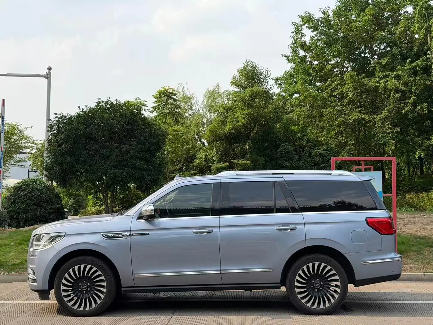 Lincoln Navigator 2020 — Photo 3/9