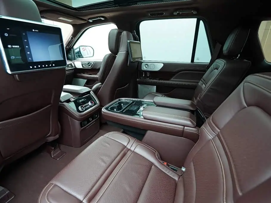 Lincoln Navigator 2022 — Photo 13/18