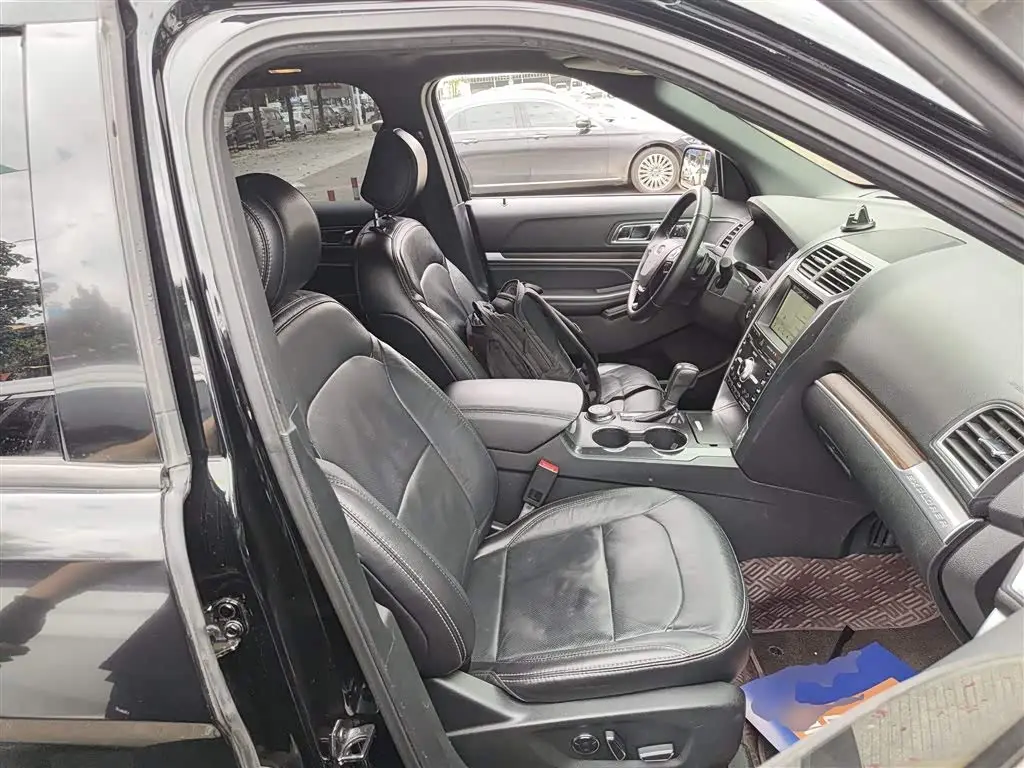 Ford Explorer 2018 — Photo 16/20