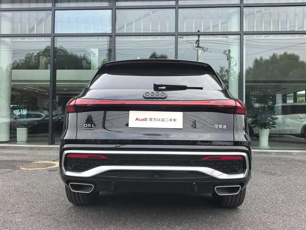 Audi Q5L 2025 — Photo 5/17