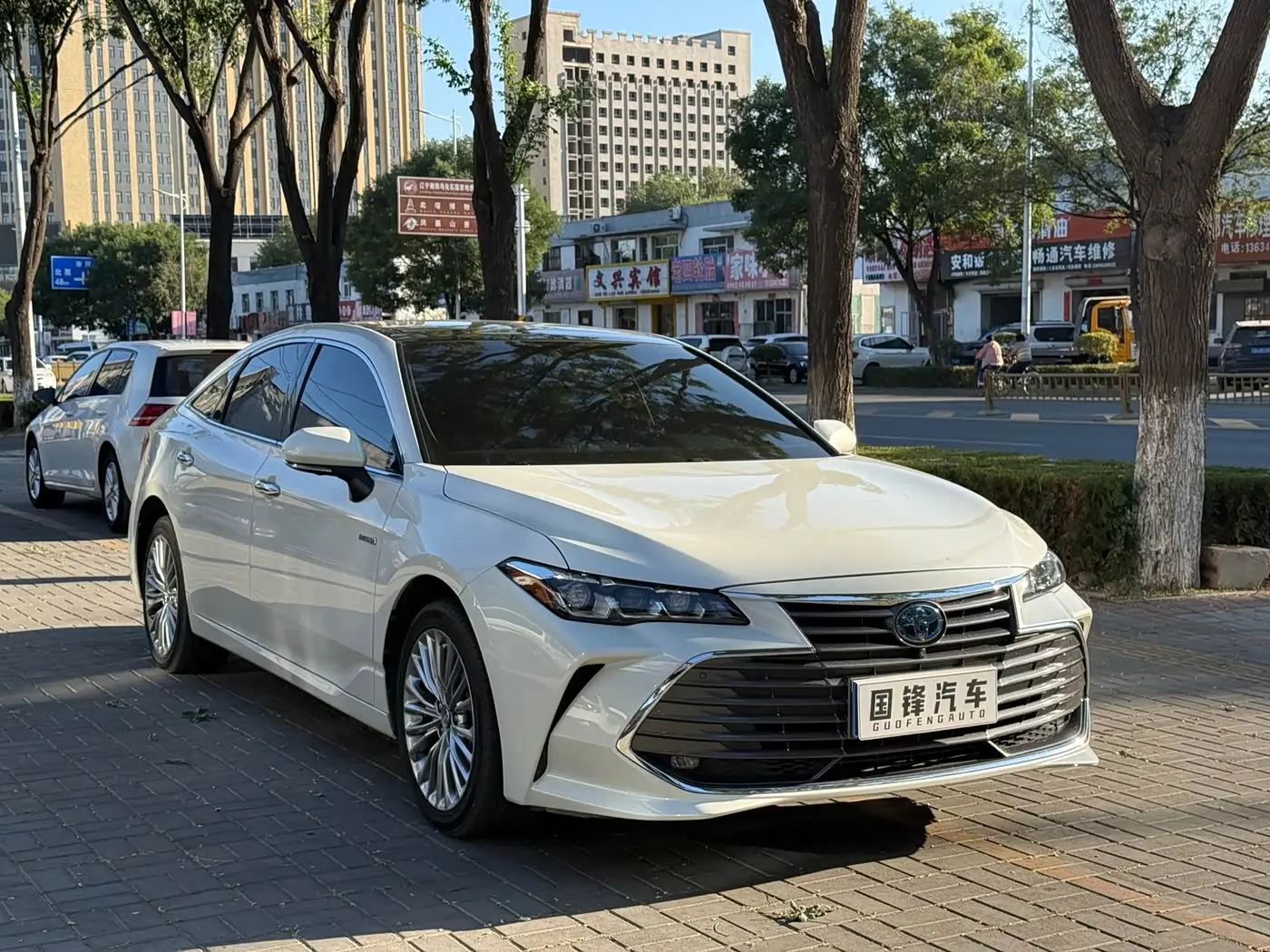 Toyota Avalon 2019 — Фото 3/20