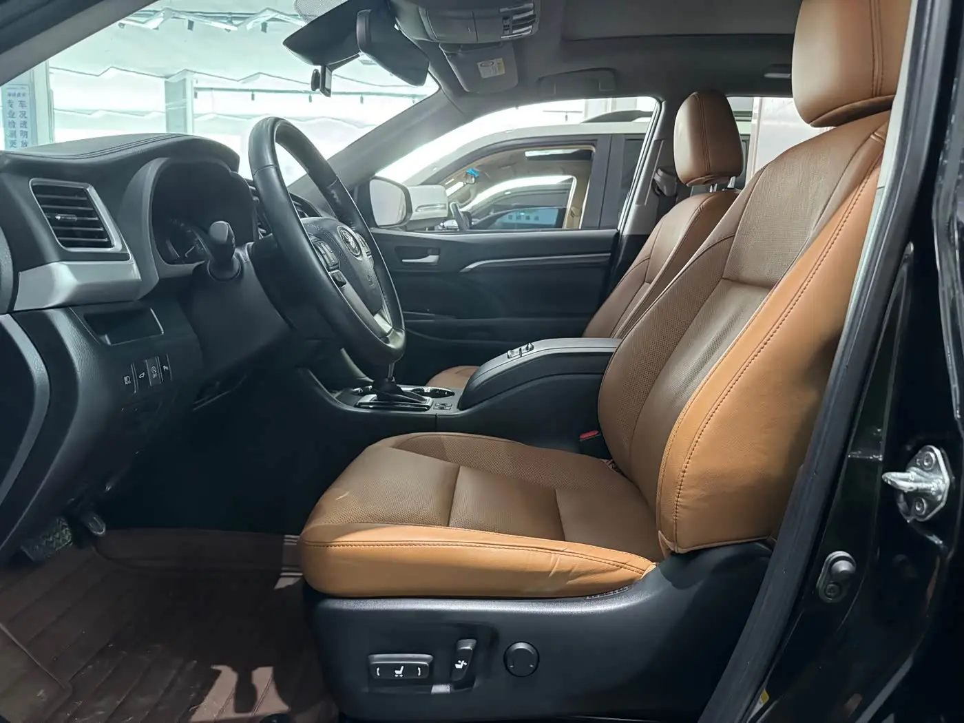 Toyota Highlander 2020 — Фото 4/11