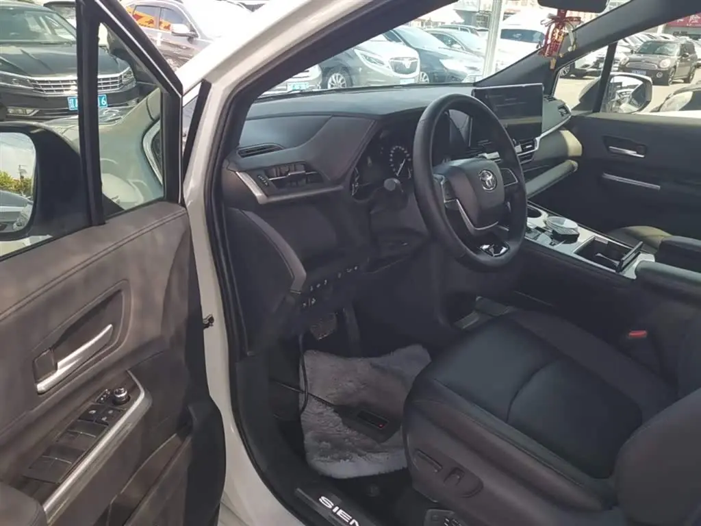 Toyota Sienna 2024 — Photo 16/20