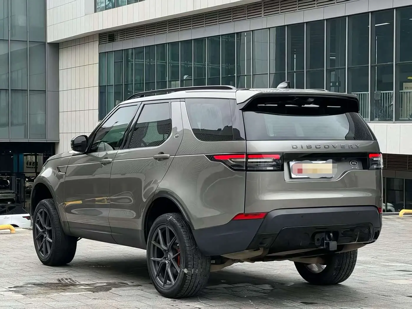 Land Rover Discovery 2018 — Photo 11/11