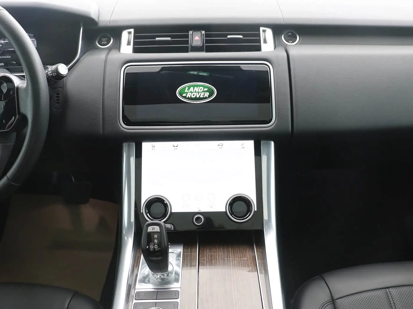 Land Rover Range Rover Sport PHEV 2018 — Photo 7/16