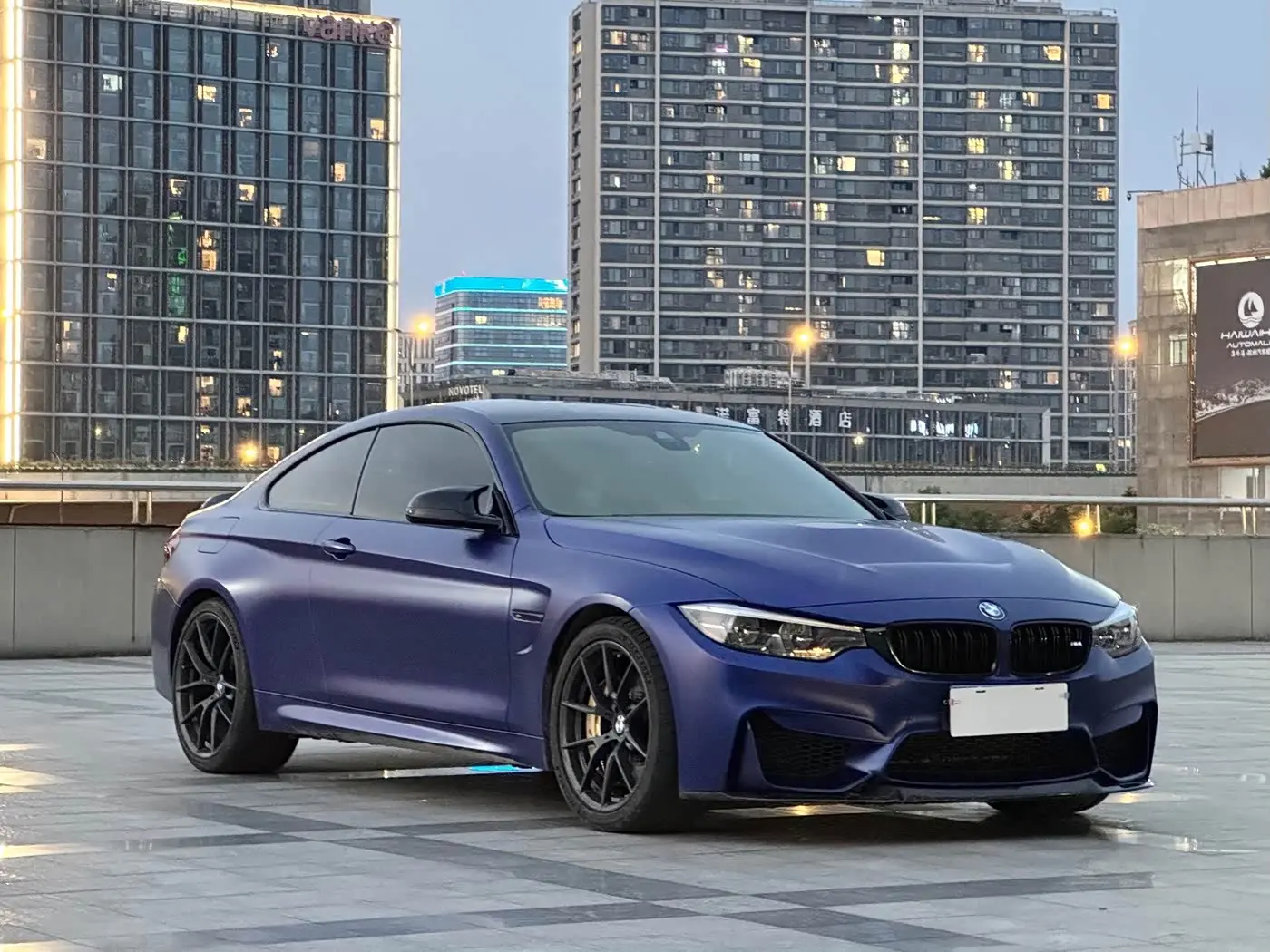BMW M4 2018 — Фото 3/18