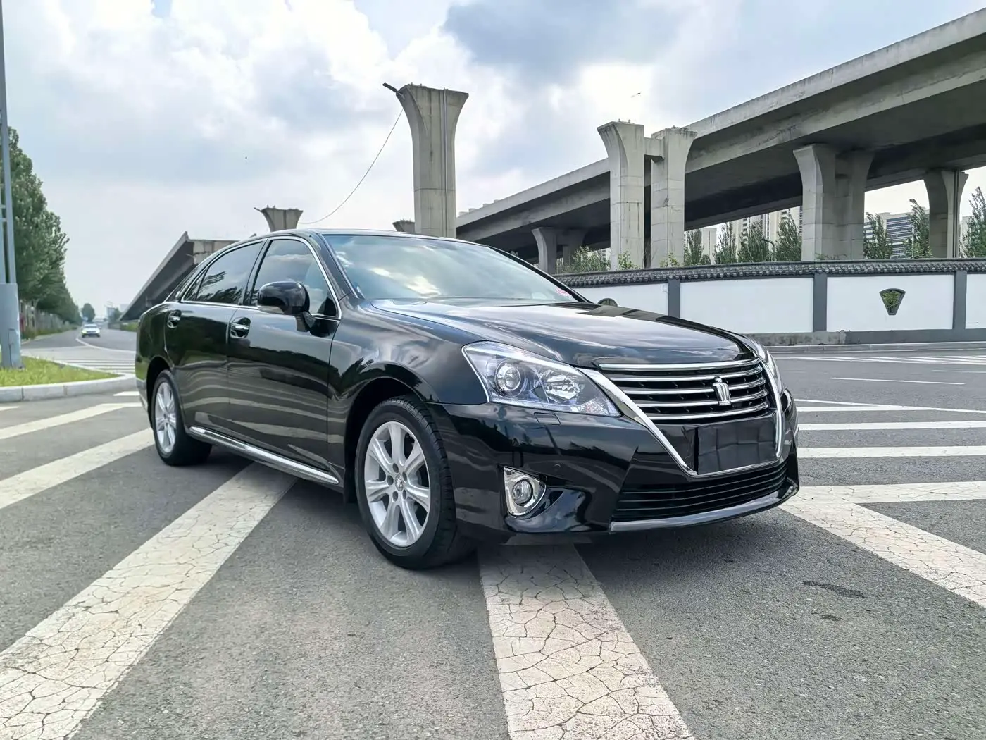 Toyota Crown 2014 — Photo 3/20