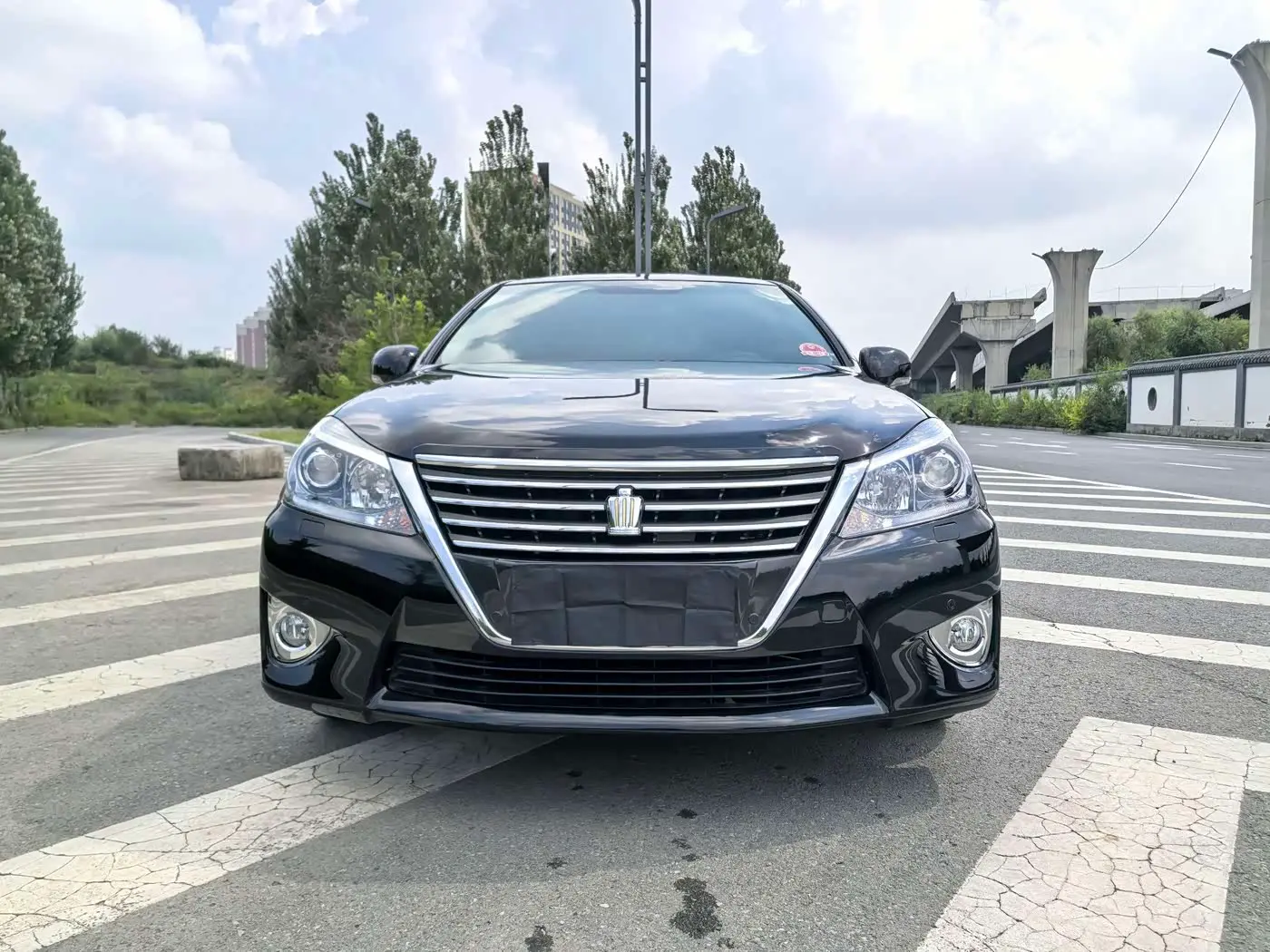 Toyota Crown 2014 — Photo 2/20
