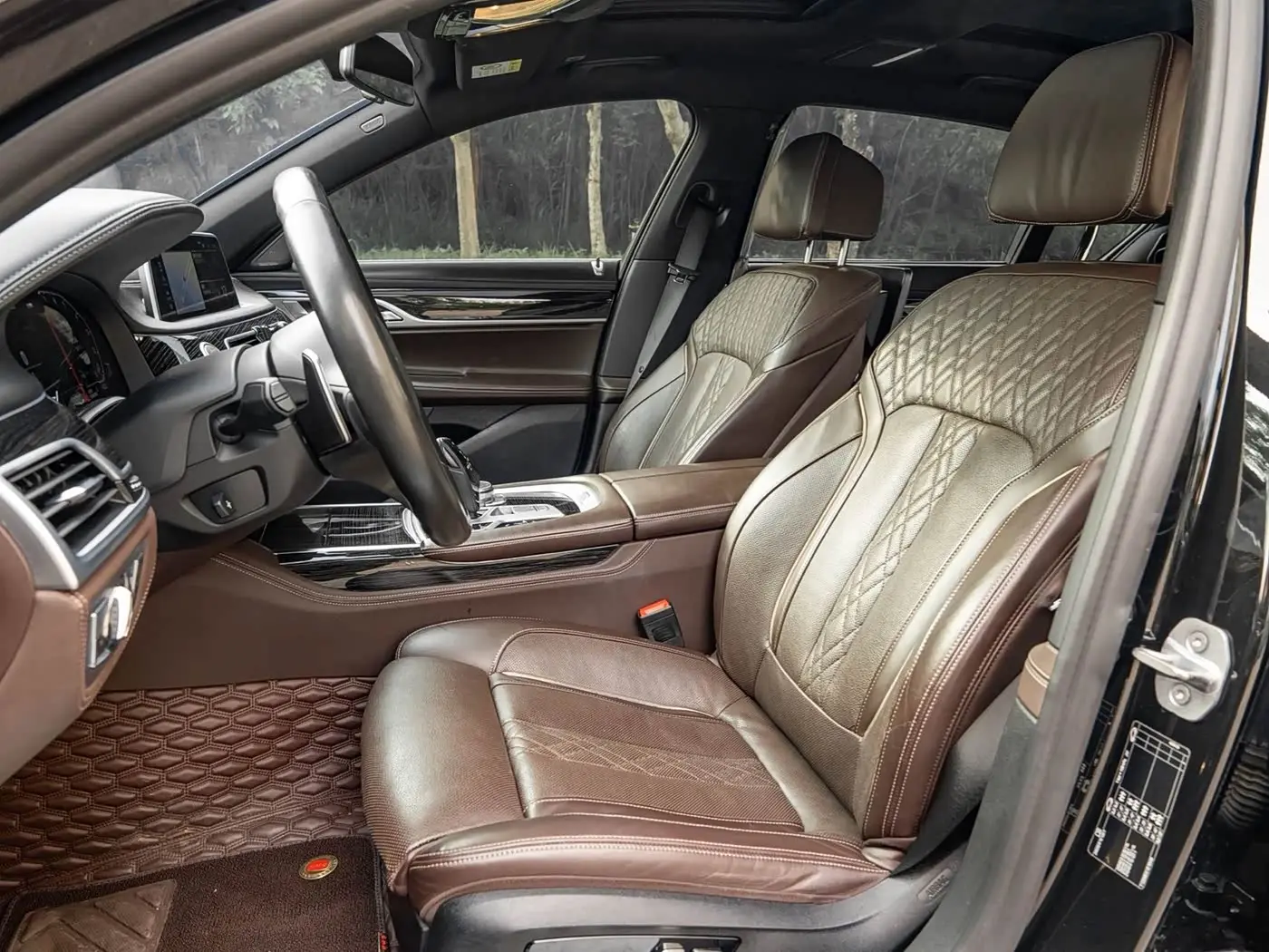 BMW 7 Series 2020 — Photo 14/19