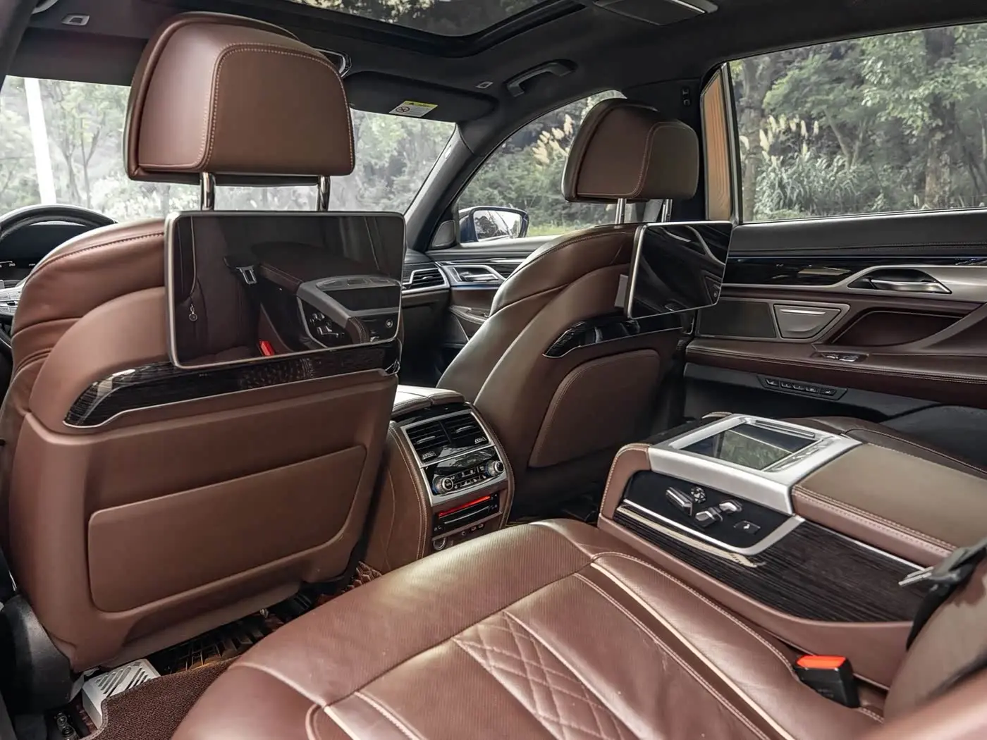 BMW 7 Series 2020 — Photo 17/19