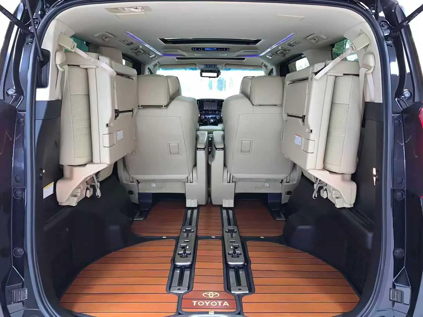Toyota Alphard 2019 — Photo 12/20