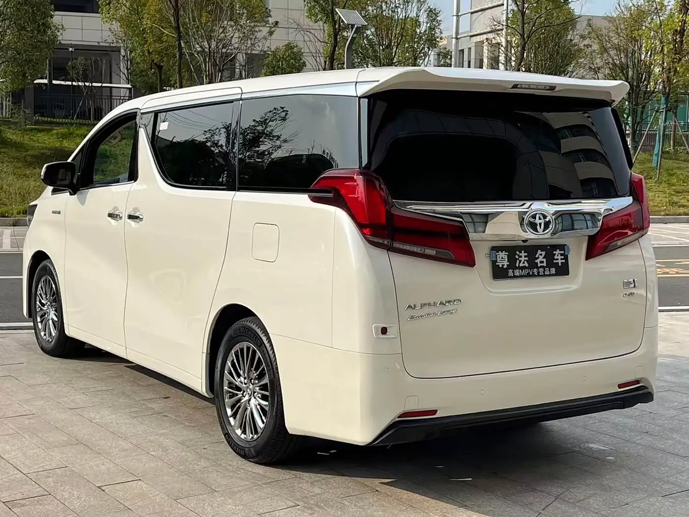 Toyota Alphard 2020 — Photo 5/9