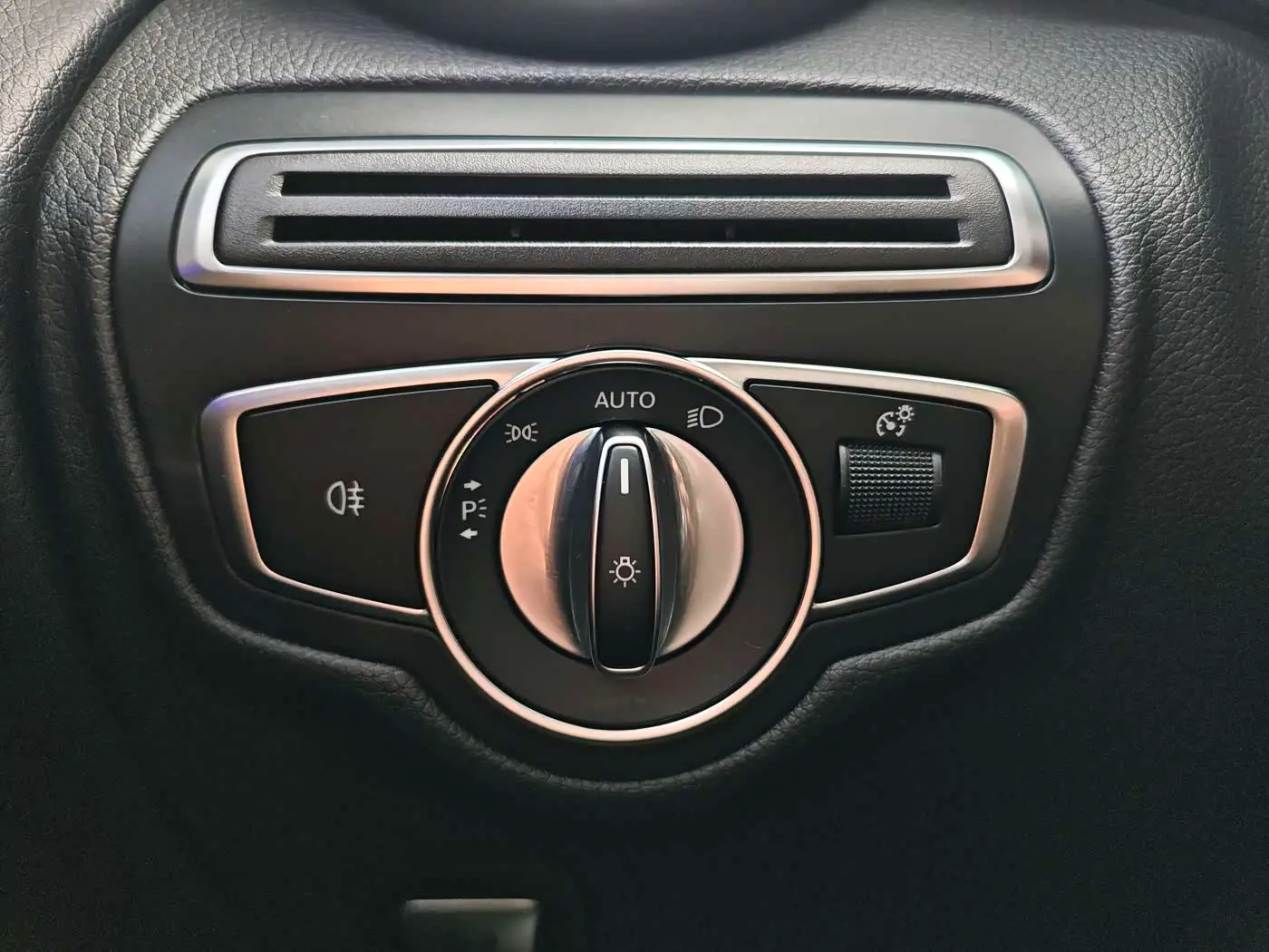 Mercedes-Benz GLC 2020 — Photo 13/20