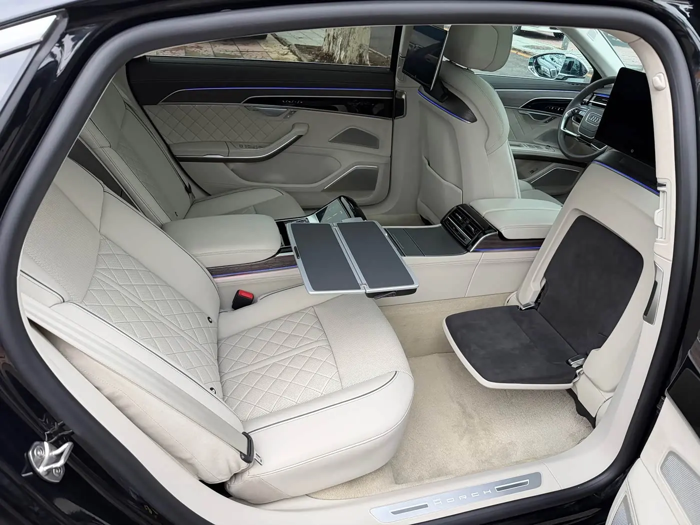 Audi A8 2022 — Şəkil 14/20