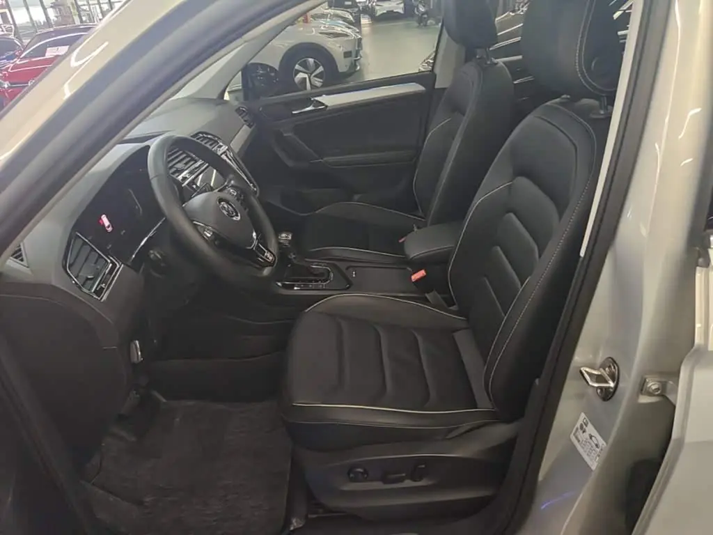 Volkswagen Tiguan L PHEV 2020 — Фото 11/20