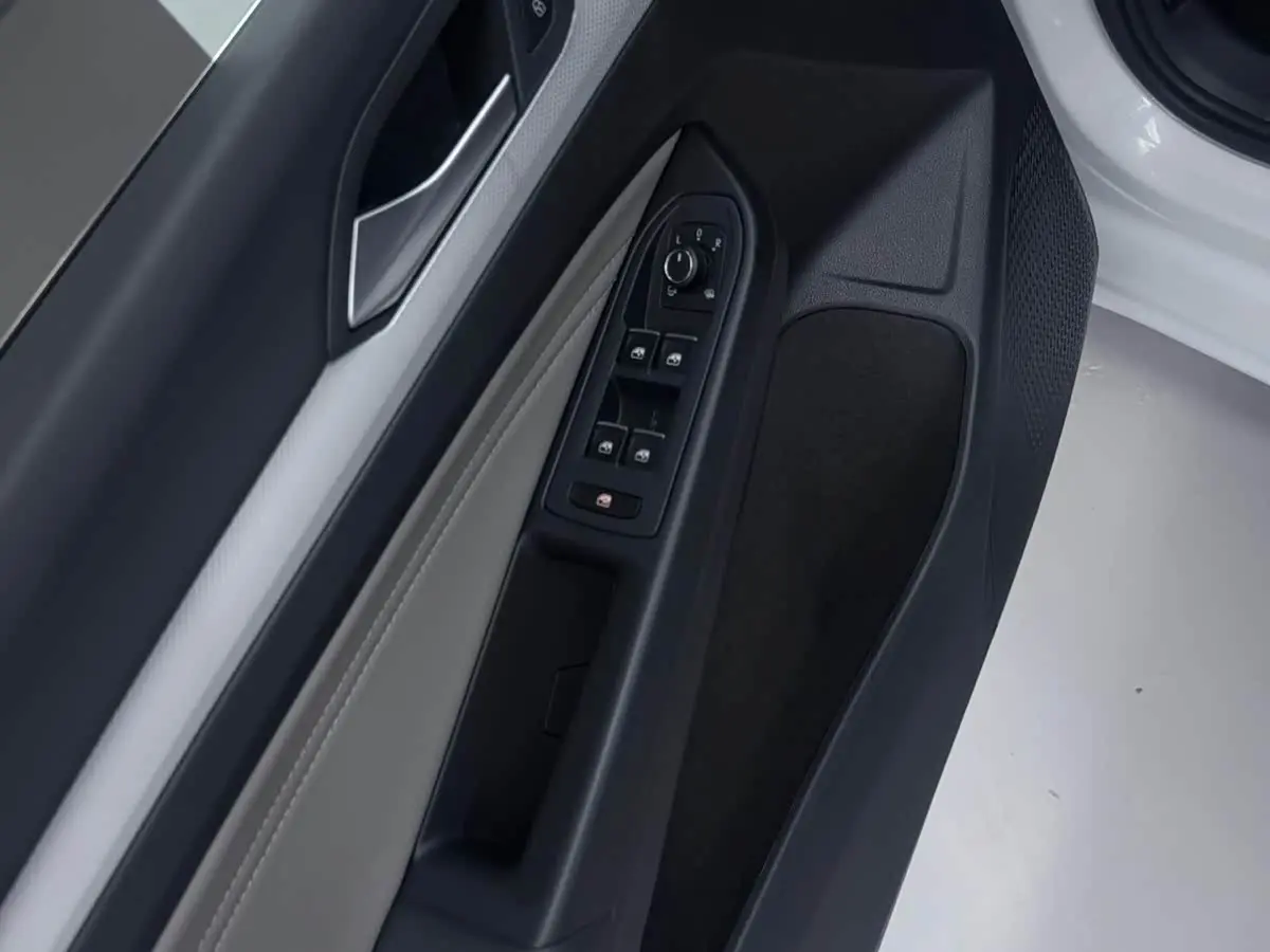 Volkswagen Golf 2022 — Photo 12/17