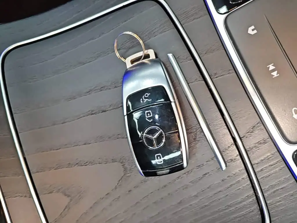 Mercedes-Benz E-Class 2022 — Photo 9/20