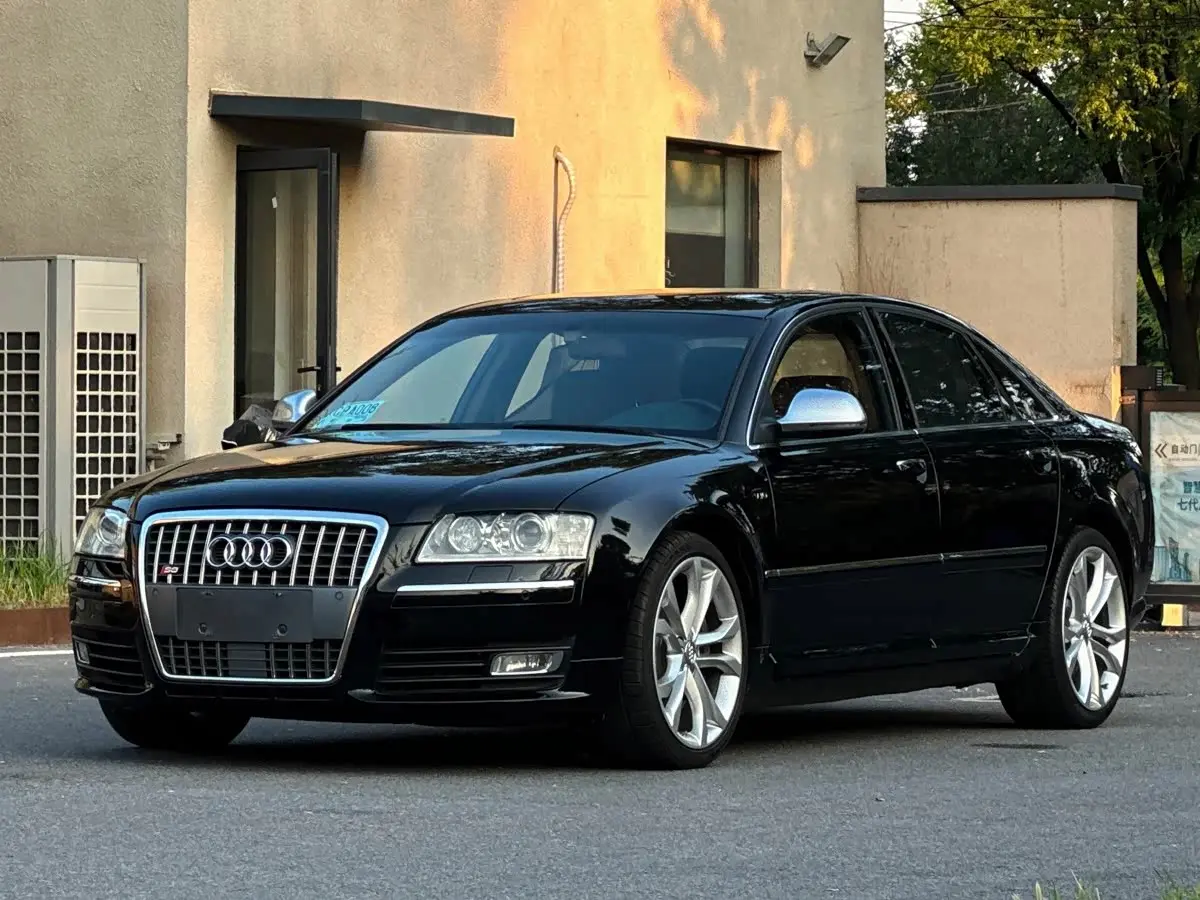 Audi S8 2008 — Şəkil 1/14