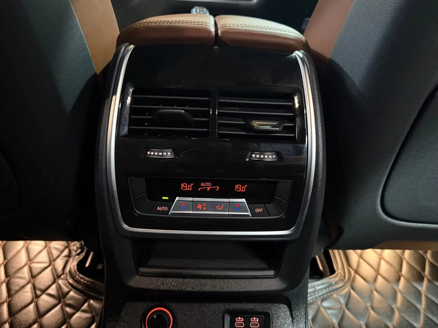 BMW X7 2022 — Photo 14/15