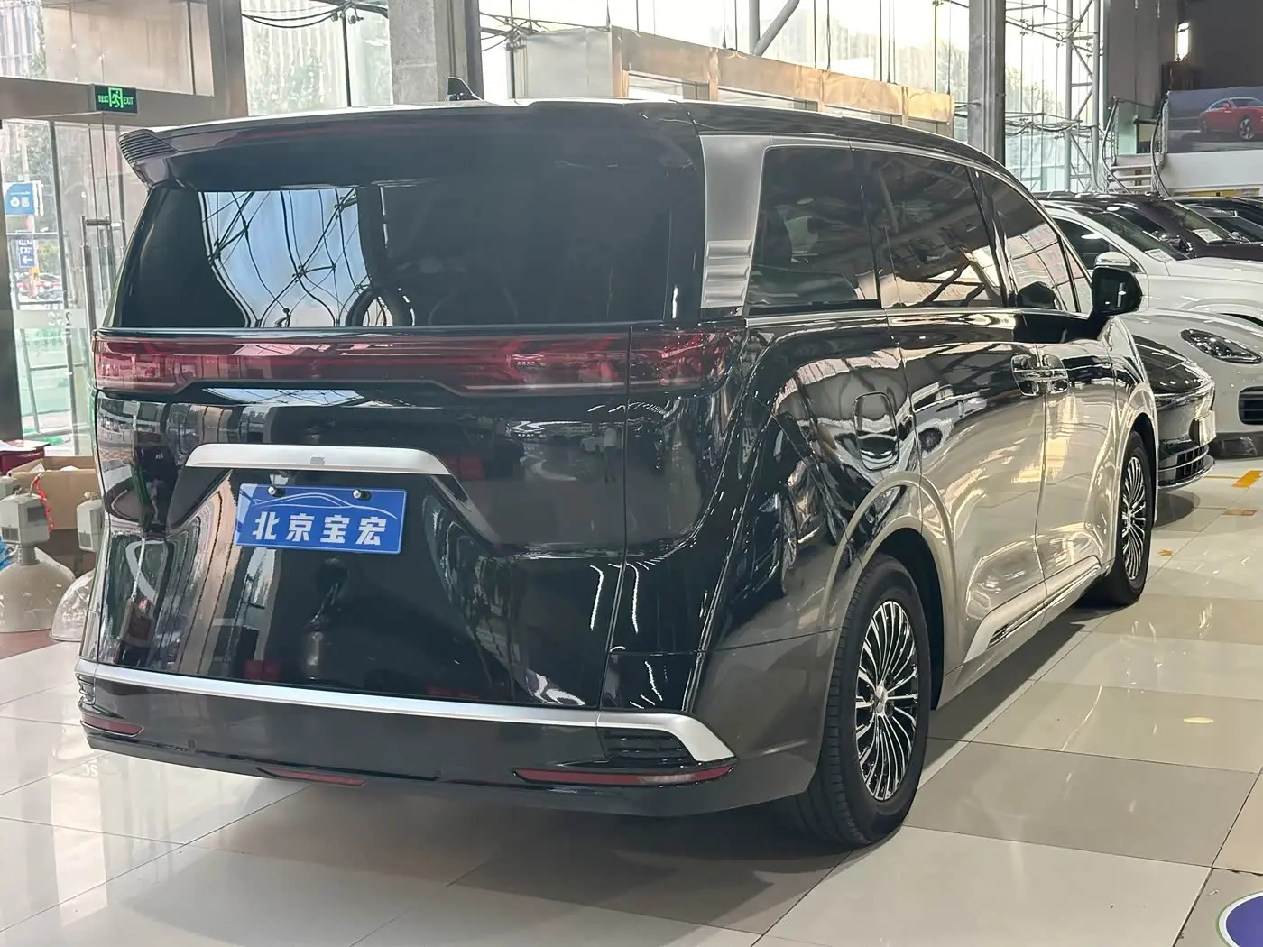 Denza D9 2024 — Photo 6/20
