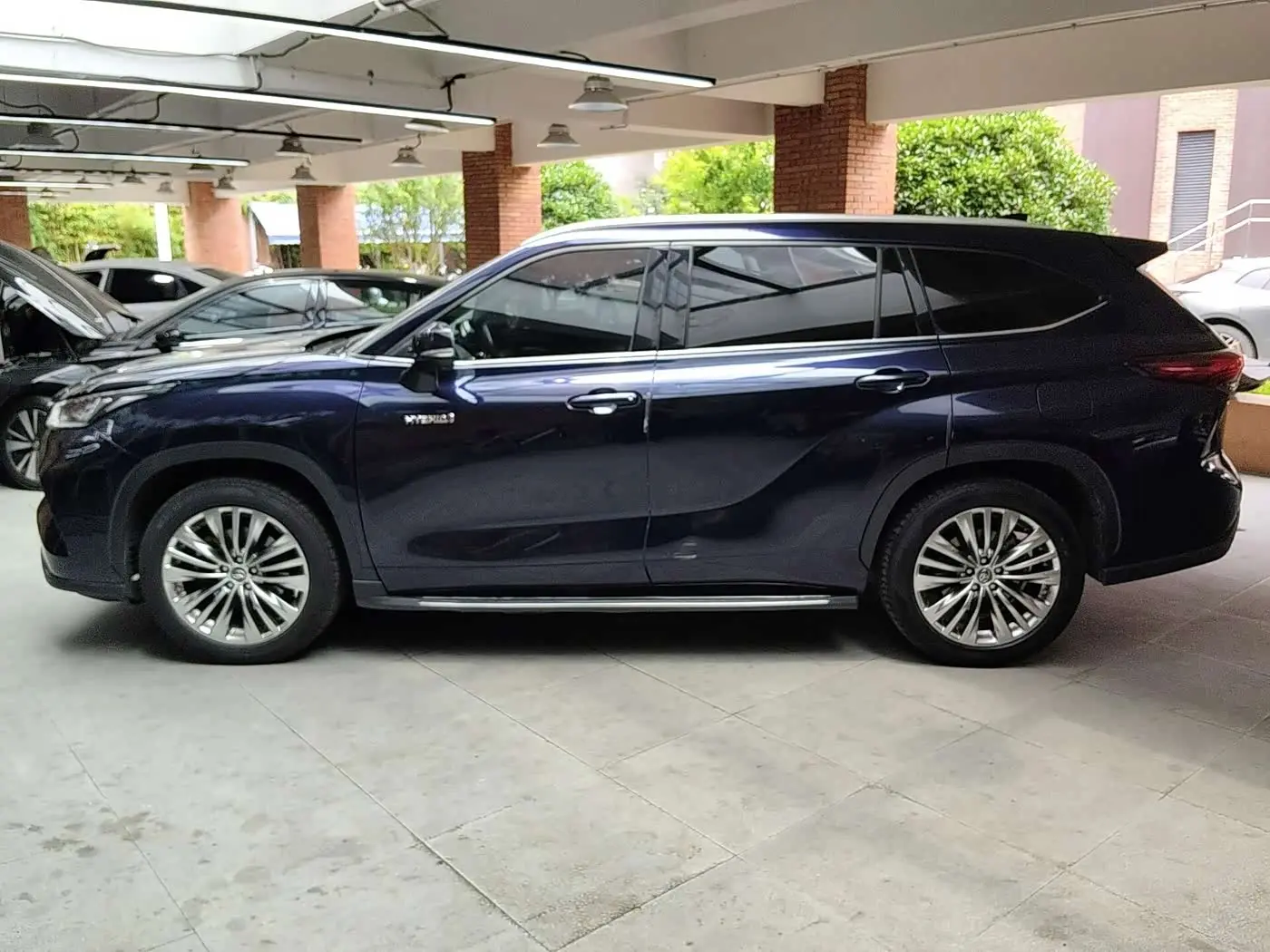 Toyota Highlander 2021 — Photo 2/18