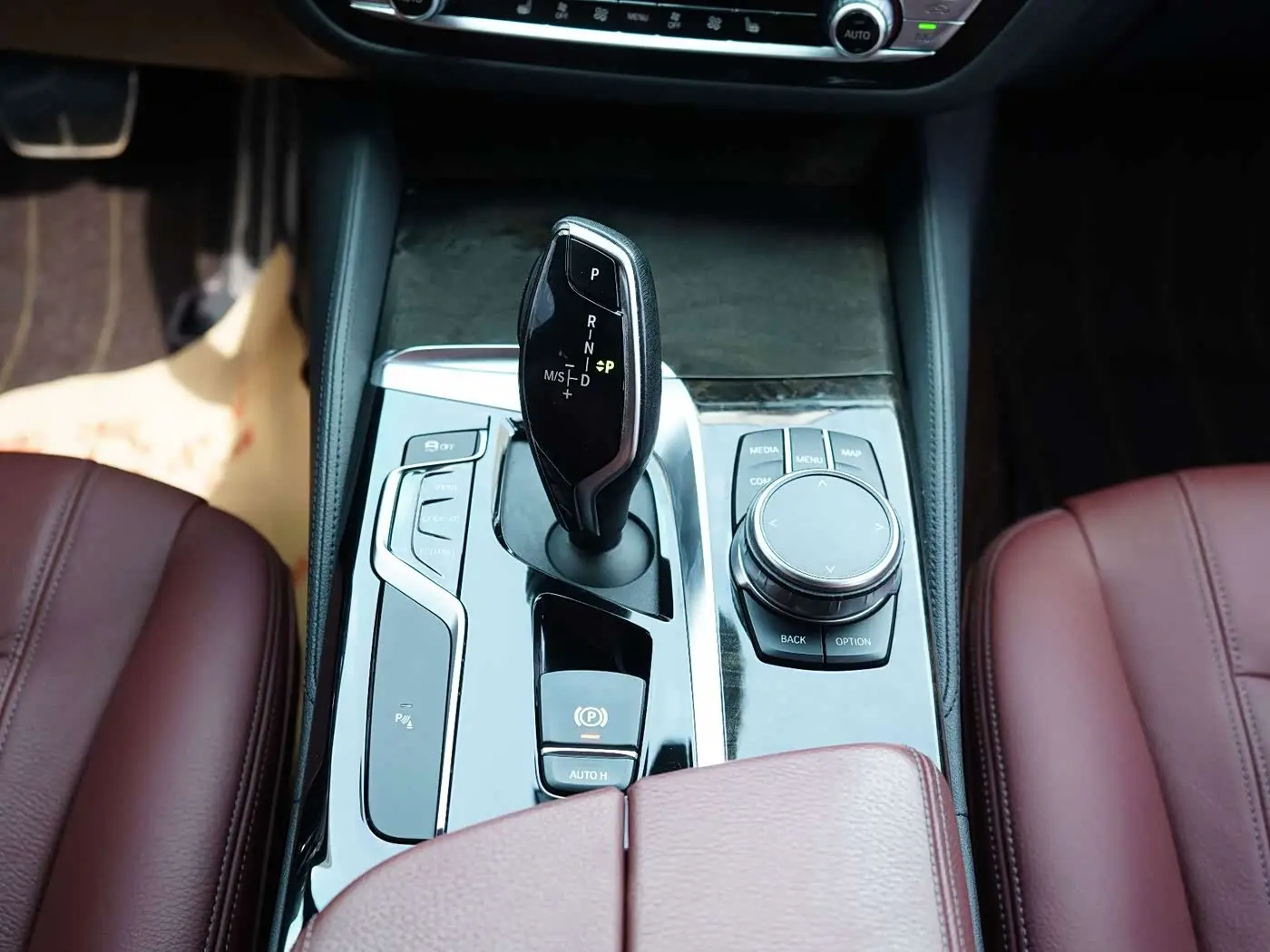 BMW 5 Series 2019 — Фото 10/17