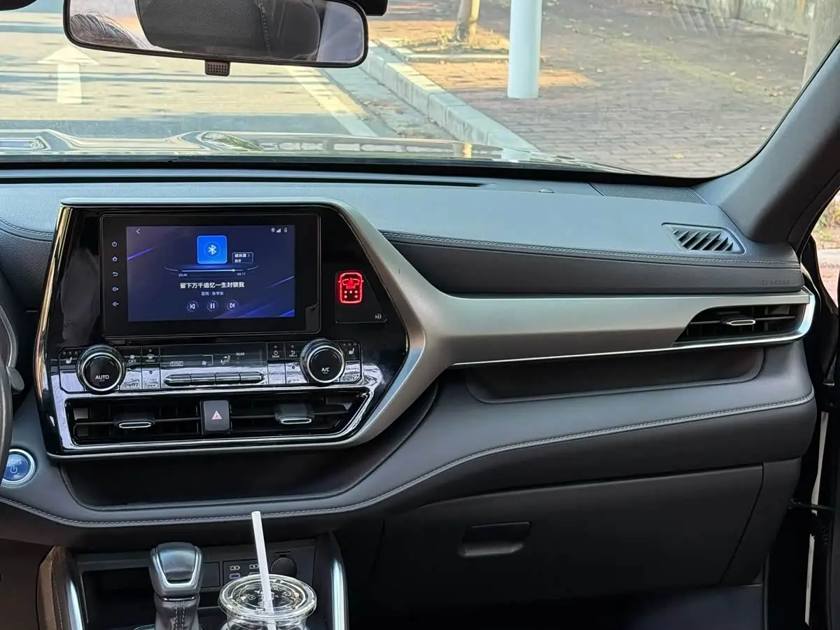 Toyota Crown Kluger 2023 — Şəkil 7/9