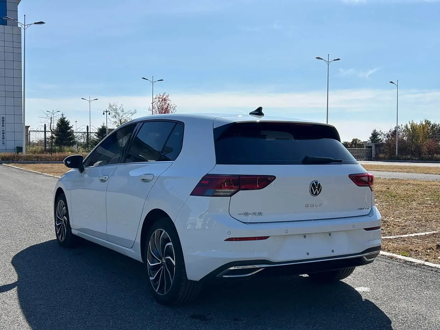 Volkswagen Golf 2023 — Photo 6/20