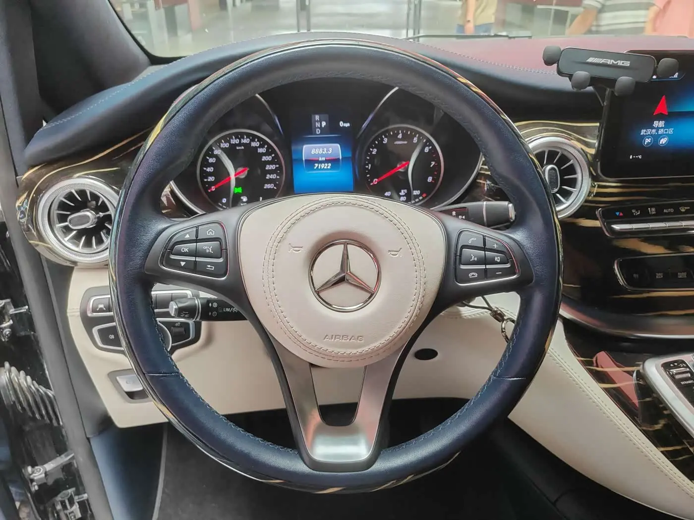 Mercedes-Benz V-Class 2022 — Фото 10/20