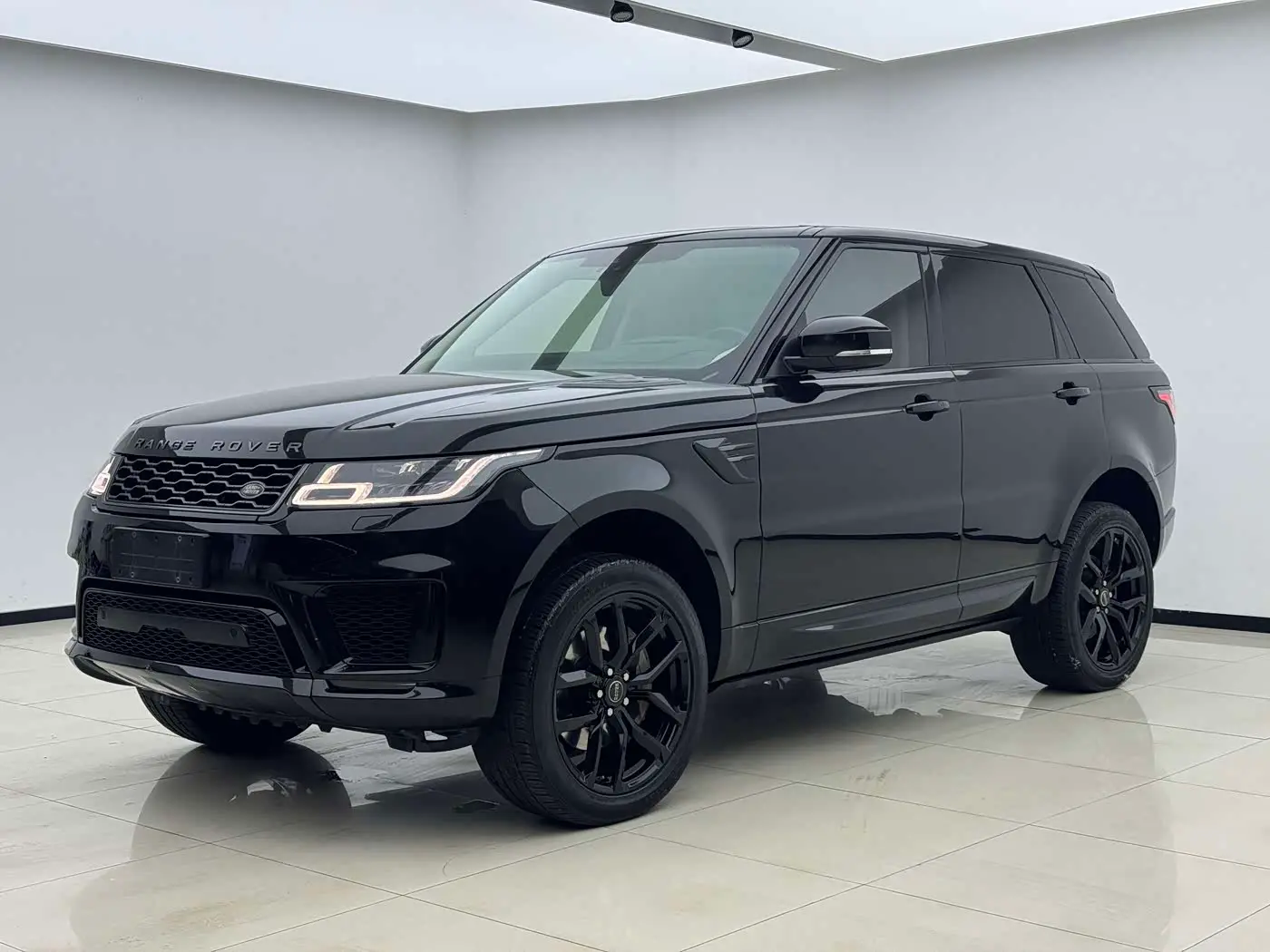Land Rover Range Rover Sport 2019 — Photo 1/13