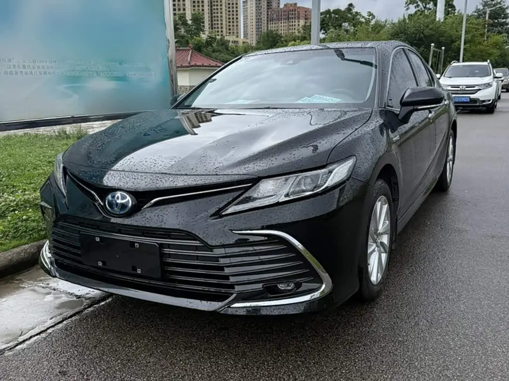 Toyota Camry 2024 — Фото 4/12