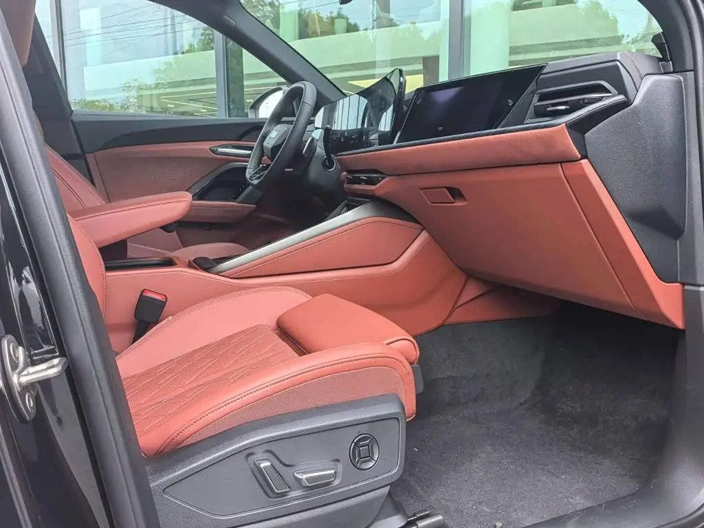 Audi Q5L 2025 — Photo 13/16