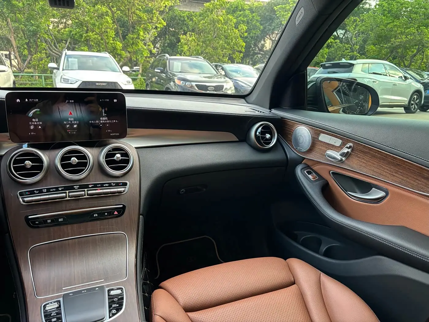 Mercedes-Benz GLC 2020 — Photo 16/20