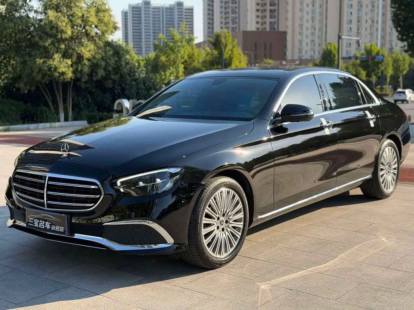 Mercedes-Benz E-Class 2021 — Photo 1/20