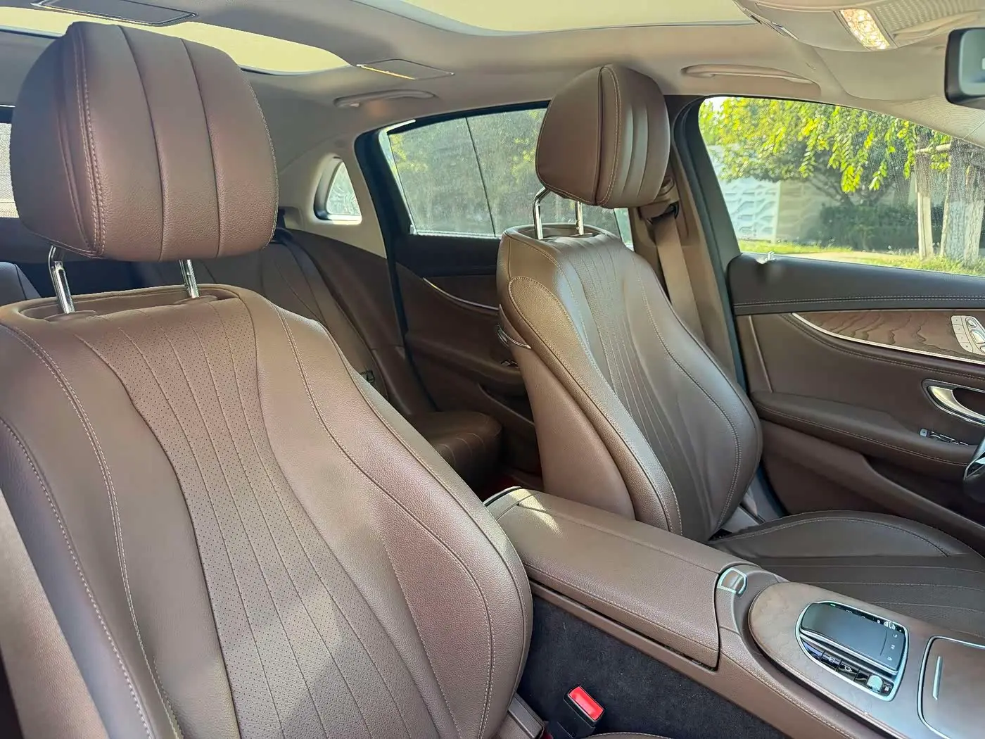 Mercedes-Benz E-Class 2021 — Photo 15/20