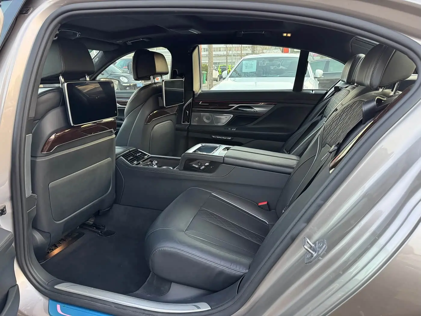 BMW 7 Series 2016 — Photo 6/20