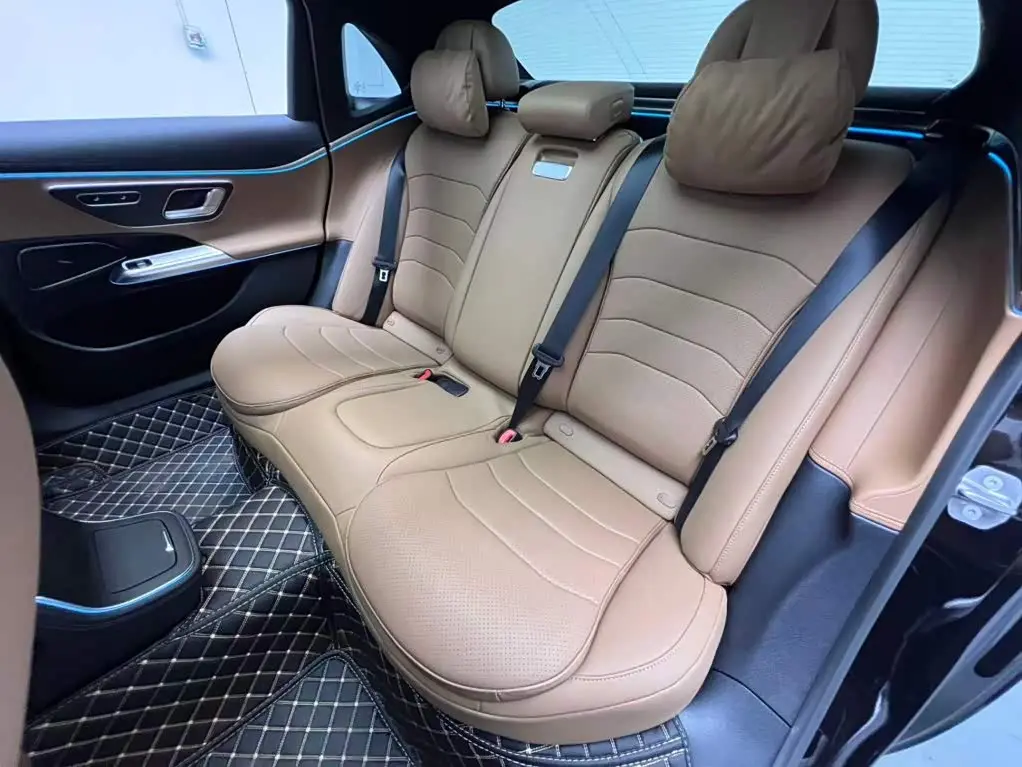 Mercedes-Benz E-Class 2024 — Photo 14/18