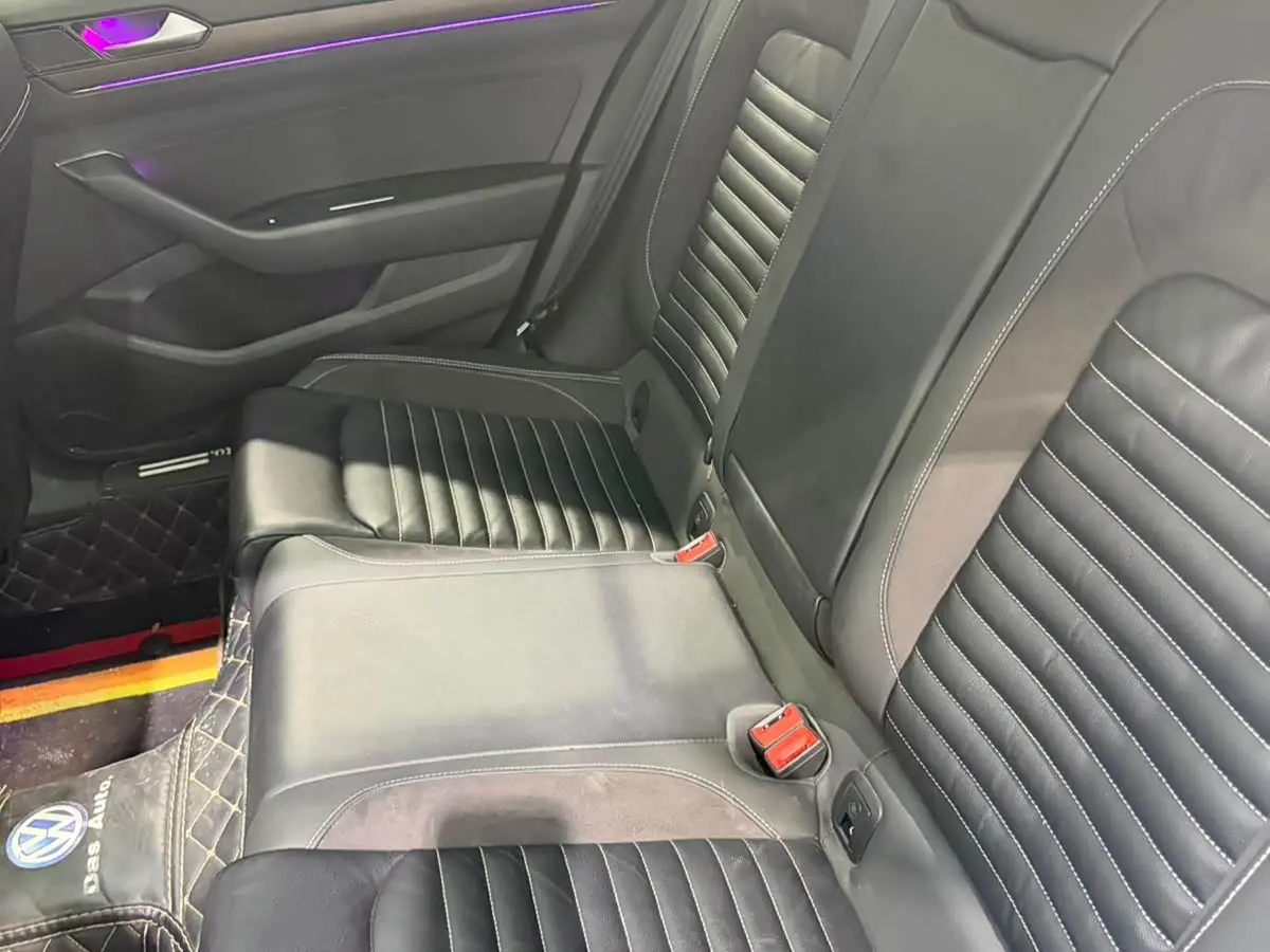 Volkswagen Magotan 2022 — Photo 11/17