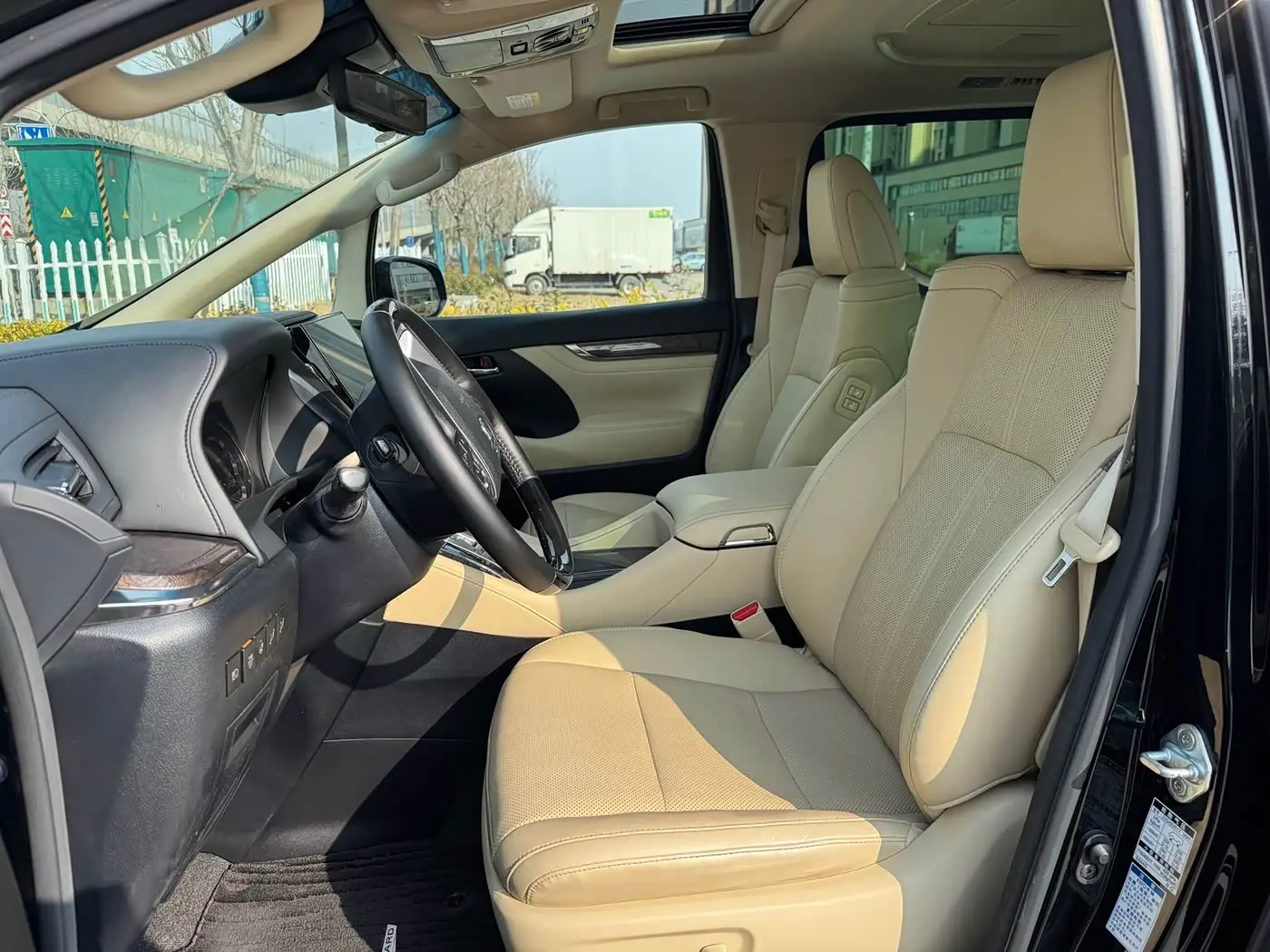 Toyota Alphard 2020 — Photo 4/16
