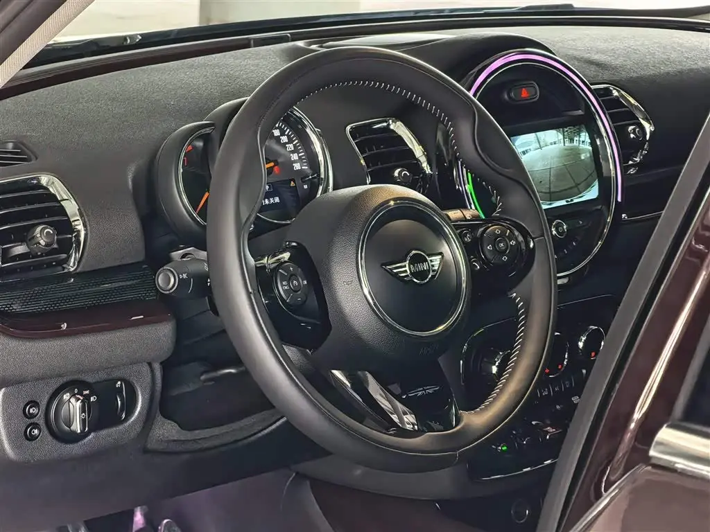 MINI CLUBMAN 2019 — Photo 7/11