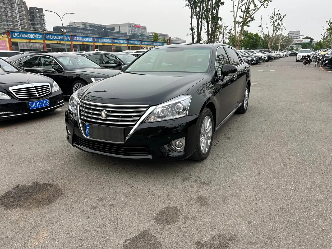Toyota Crown 2013 — Photo 1/15