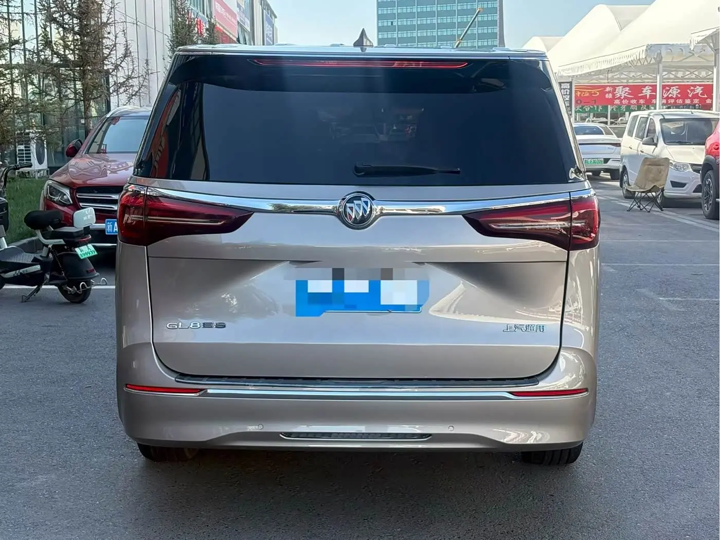 Buick GL8 2024 — Photo 8/9