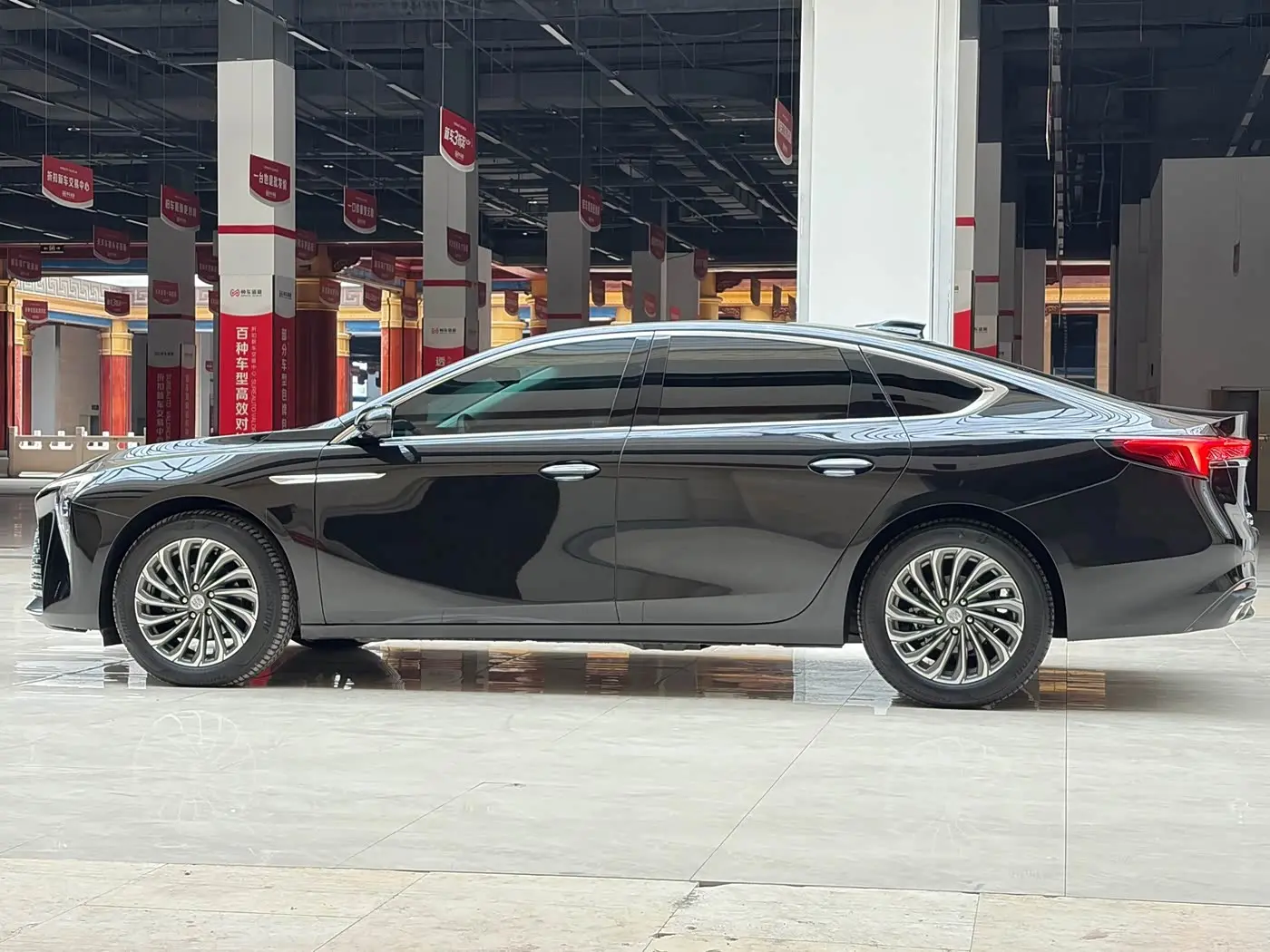 Buick LaCrosse 2025 — Фото 6/17