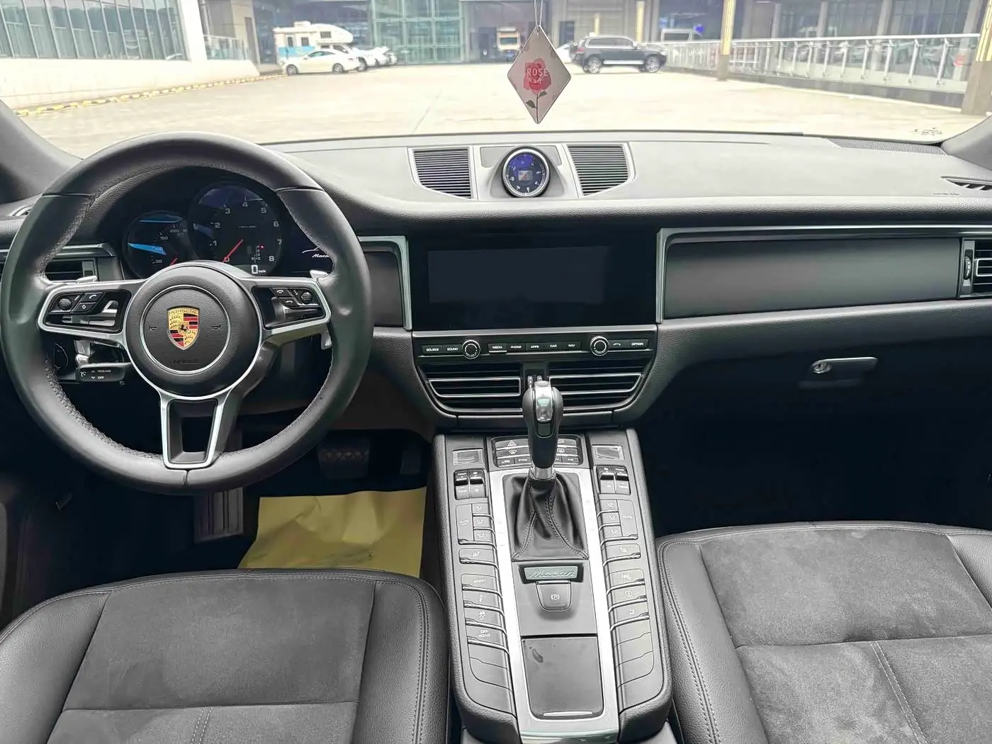 Porsche Macan 2021 — Photo 5/10