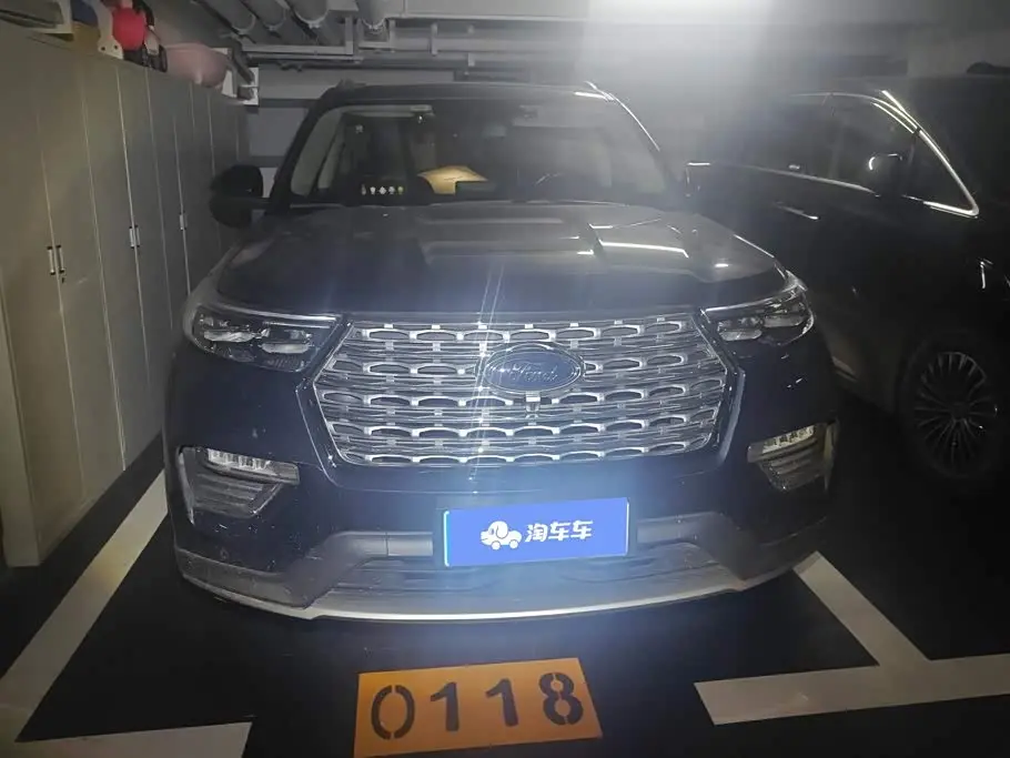 Ford Explorer 2022 — Photo 2/16