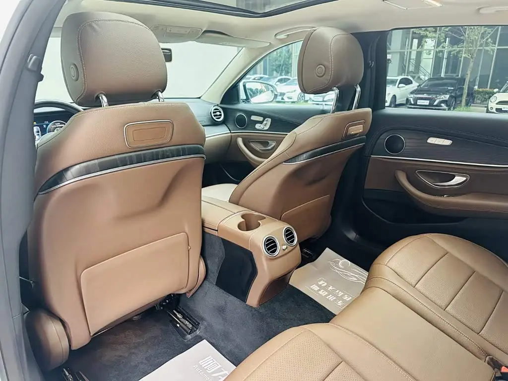 Mercedes-Benz E-Class 2020 — Photo 10/20