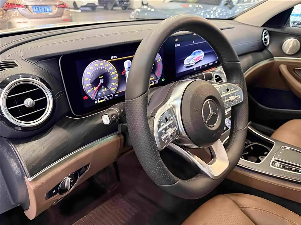 Mercedes-Benz E-Class 2019 — Фото 18/20