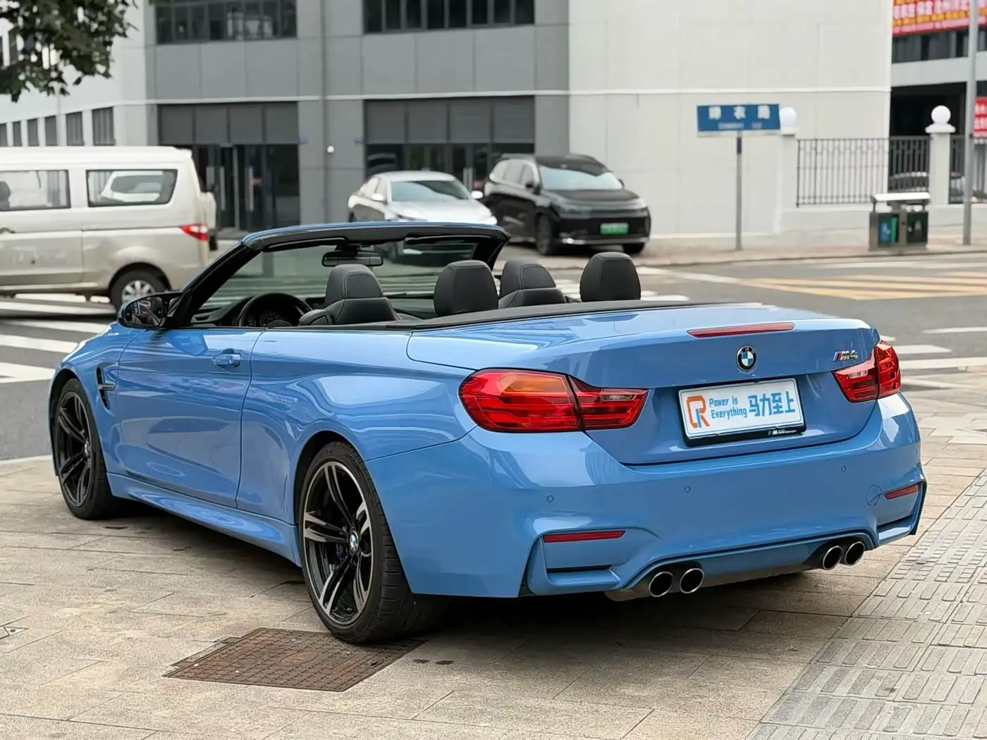 BMW M4 2018 — Şəkil 10/14