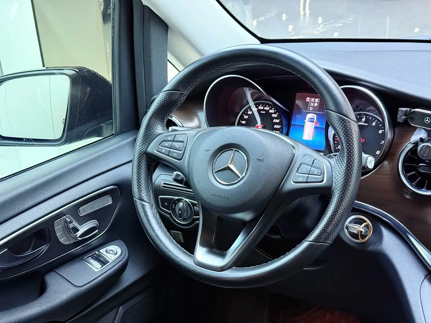 Mercedes-Benz V-Class 2022 — Фото 7/15